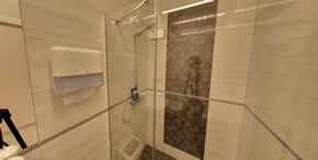 Una ducha para refrescarse después del viaje o tras la operación.
